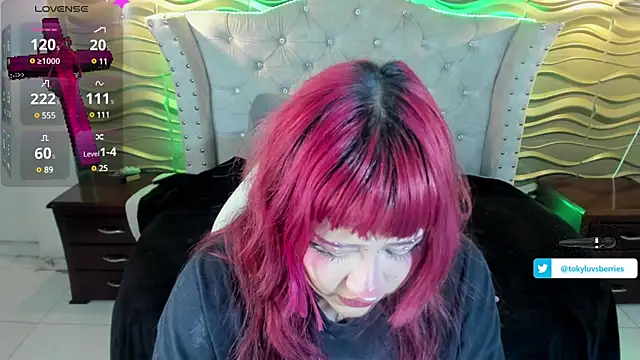 Snapshot of toky_doll chatting on February 6, 12:43 am toky doll online show from February 6, 12:43 am