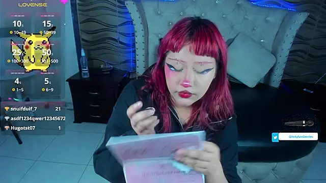Snapshot of toky_doll chatting on February 20, 1:25 am toky doll online show from February 20, 1:25 am