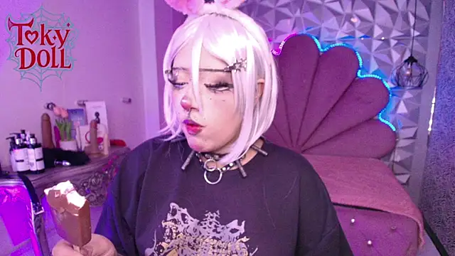 Snapshot of toky_doll chatting on October 7, 9:01 pm toky doll online show from October 7, 9:01 pm