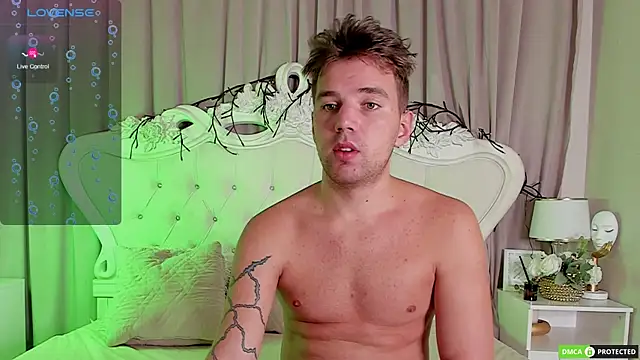 ArthurWhitee online show from January 17, 3:22 am