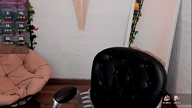 YaraKroft  online show from February 8, 7:04 am