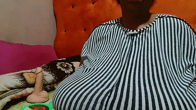 tinagiant online show from October 3, 2:41 am