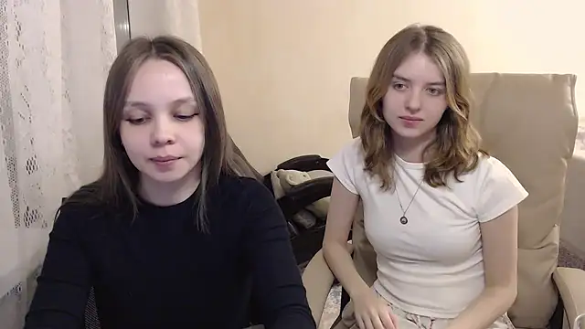 Snapshot of Emi1y_Angel11 chatting on January 14, 1:49 pm Emi1y Angel11 online show from January 14, 1:49 pm