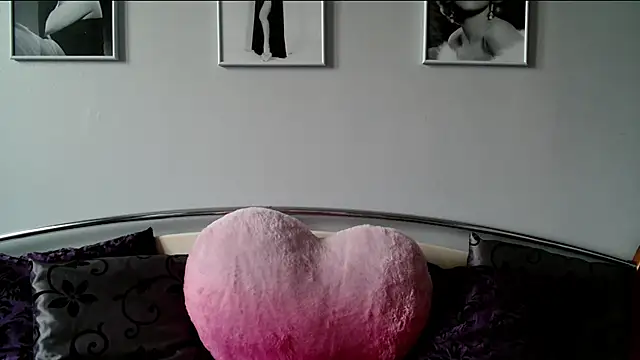 Snapshot of sexyjennyeu chatting on February 12, 1:16 pm sexyjennyeu online show from February 12, 1:16 pm
