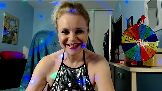 Snapshot of sexyjennyeu chatting on October 10, 7:46 pm sexyjennyeu online show from October 10, 7:46 pm