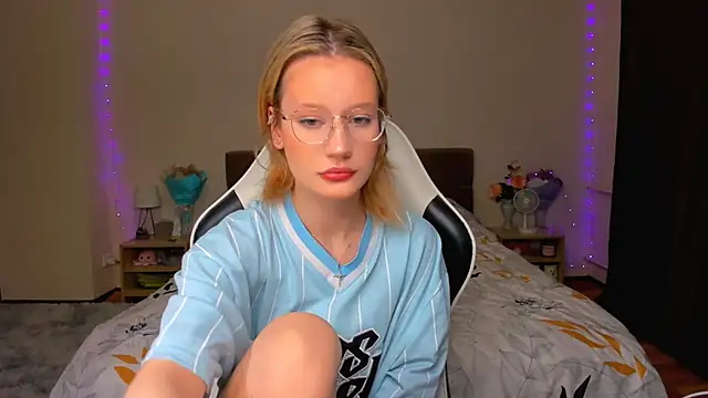 DearLia online show from September 30, 8:14 pm