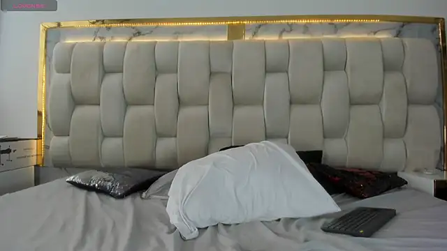 Snapshot of Hanna_lens chatting on January 15, 6:00 pm Hanna lens online show from January 15, 6:00 pm