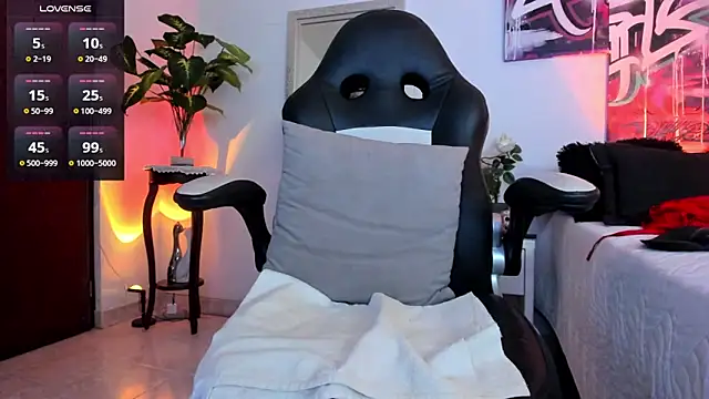 Snapshot of AnnieHuntters chatting on January 17, 3:01 am AnnieHuntters online show from January 17, 3:01 am