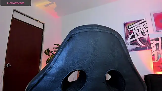 Snapshot of AnnieHuntters chatting on January 19, 2:57 am AnnieHuntters online show from January 19, 2:57 am