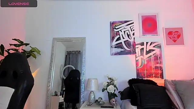 Snapshot of AnnieHuntters chatting on January 24, 2:49 am AnnieHuntters online show from January 24, 2:49 am