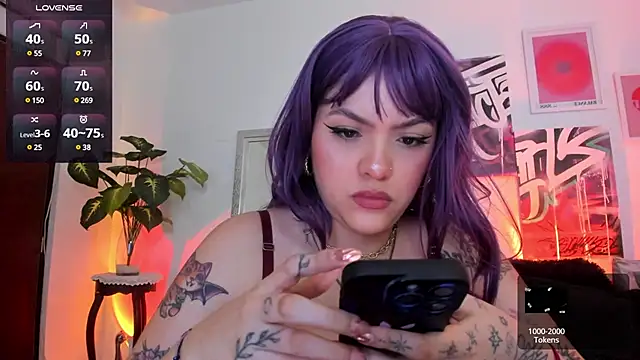 Snapshot of AnnieHuntters chatting on February 11, 2:25 am AnnieHuntters online show from February 11, 2:25 am