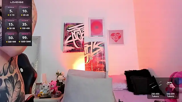 Snapshot of AnnieHuntters chatting on March 22, 1:11 am AnnieHuntters online show from March 22, 1:11 am