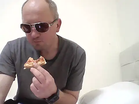 Snapshot of paul_daniel chatting on November 7, 8:31 pm paul daniel online show from November 7, 8:31 pm