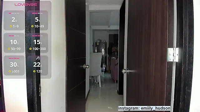 emily huddson  online show from October 11, 8:51 pm