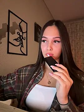 EricaWalls online show from December 5, 5:17 pm