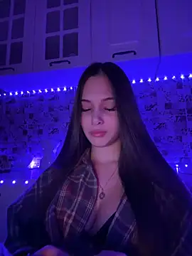 EricaWalls online show from December 13, 5:00 pm