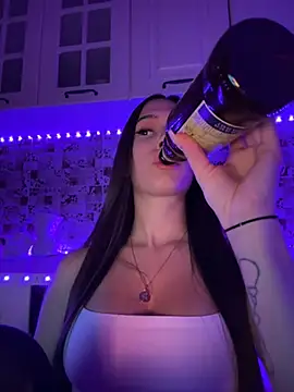 EricaWalls online show from December 15, 6:04 pm