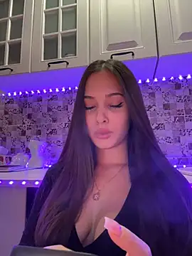 EricaWalls online show from December 22, 3:33 pm