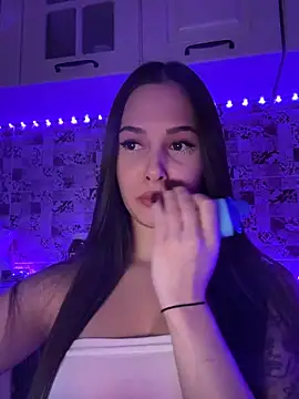 EricaWalls online show from February 1, 5:05 pm