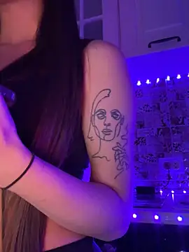 EricaWalls online show from February 4, 3:00 am