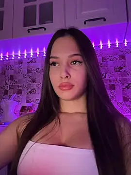 EricaWalls online show from February 6, 9:28 pm