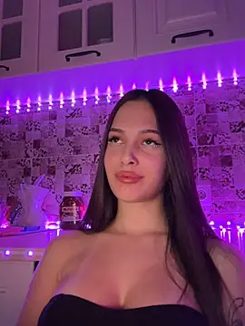 EricaWalls online show from February 7, 12:31 am