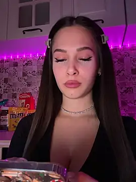 EricaWalls online show from February 22, 7:25 pm