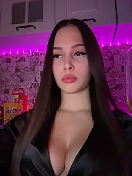 EricaWalls online show from March 4, 8:27 pm