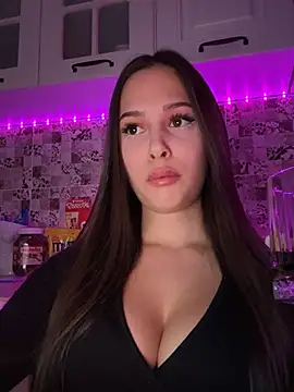 EricaWalls online show from March 6, 8:59 pm