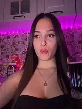 EricaWalls online show from March 13, 9:05 pm