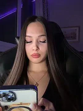 EricaWalls online show from October 5, 10:29 pm