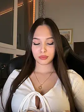 EricaWalls online show from March 30, 9:05 pm