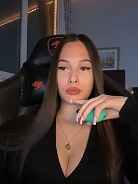 EricaWalls online show from April 17, 6:11 pm