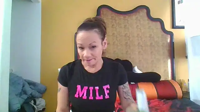 Snapshot of ALLURET4U chatting on December 4, 8:18 pm ALLURET4U online show from December 4, 8:18 pm