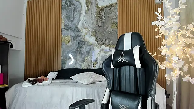 Danna topless online show from March 27, 12:05 pm