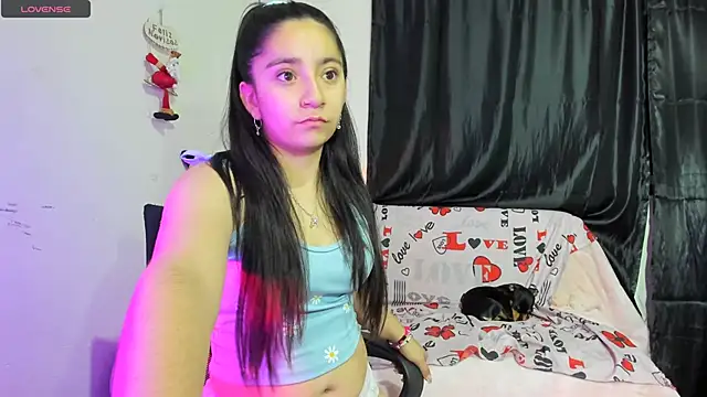 Snapshot of litle_mily_ chatting on December 23, 12:14 am litle mily online show from December 23, 12:14 am