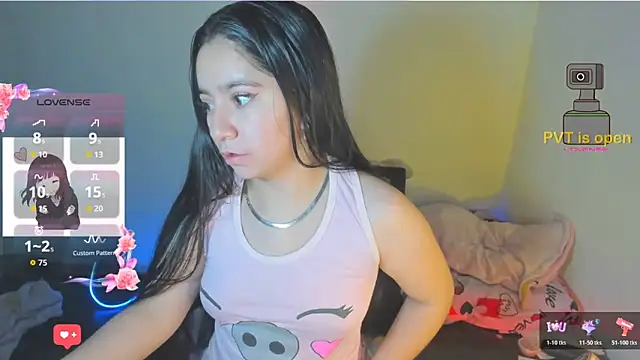 Snapshot of litle_mily_ chatting on December 19, 1:56 am litle mily online show from December 19, 1:56 am