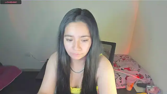 Snapshot of litle_mily_ chatting on December 21, 1:35 am litle mily online show from December 21, 1:35 am