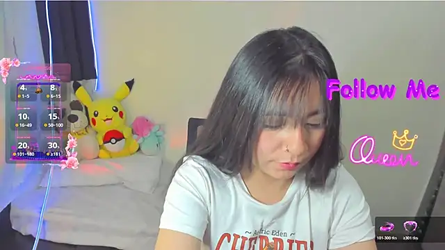 Snapshot of litle_mily_ chatting on February 22, 2:13 am litle mily online show from February 22, 2:13 am