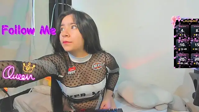 Snapshot of litle_mily_ chatting on April 9, 10:04 pm litle mily online show from April 9, 10:04 pm