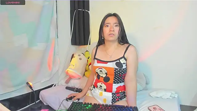 Snapshot of litle_mily_ chatting on April 14, 9:54 pm litle mily online show from April 14, 9:54 pm