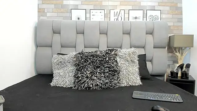 KariinaTaylor online show from June 18, 6:34 pm
