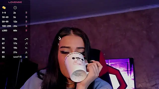 Snapshot of Charlotte_greys chatting on January 8, 3:51 am Charlotte greys online show from January 8, 3:51 am