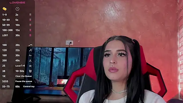 Snapshot of Charlotte_greys chatting on February 17, 10:14 pm Charlotte greys online show from February 17, 10:14 pm