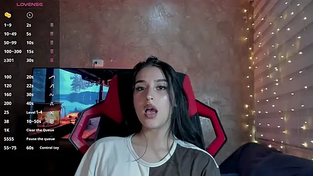 Snapshot of Charlotte_greys chatting on March 1, 4:04 am Charlotte greys online show from March 1, 4:04 am