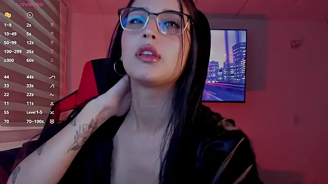 Snapshot of Charlotte_greys chatting on October 8, 9:45 pm Charlotte greys online show from October 8, 9:45 pm