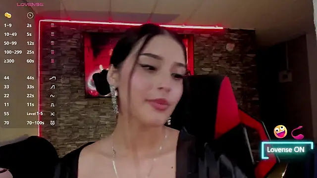 Snapshot of Charlotte_greys chatting on April 25, 12:46 am Charlotte greys online show from April 25, 12:46 am