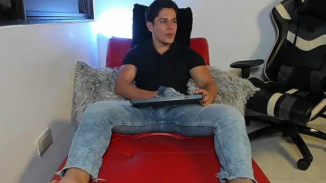 julian wallace online show from April 9, 6:19 am