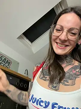 BrownieyQueen online show from February 5, 5:50 pm