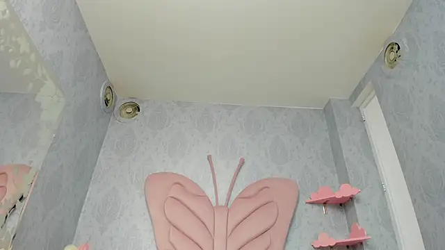 Snapshot of MaddyCute4u chatting on February 8, 2:38 pm MaddyCute4u online show from February 8, 2:38 pm